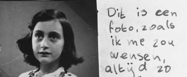 Manuscrito de Anne Frank com fotografia da mesma