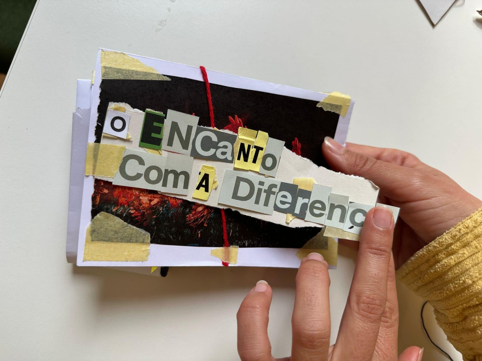 Colagem de letras e folhas-- Caderno Criar Coragem